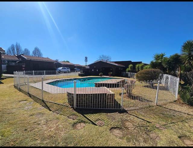 3 BEDROOM TOWNHOUSE FOR SALE IN BRACKENHURST